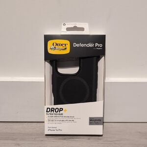 OtterBox Defender Pro Case for iPhone 16 Pro - Black